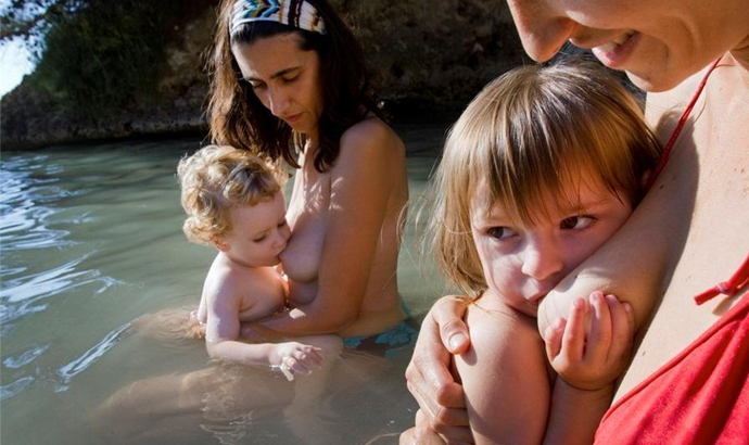 英患病模特邀请陌生人母乳喂其子